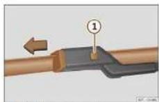 Cupra Formentor (2026) - Changing the wiper rear wiper blades - 1
