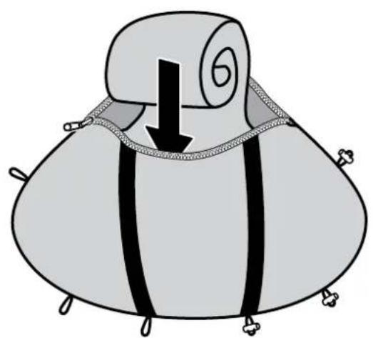 Illustration d'un chapeau conique avec des sangles et une flèche noire indiquant un pli (sans texte ni symboles).