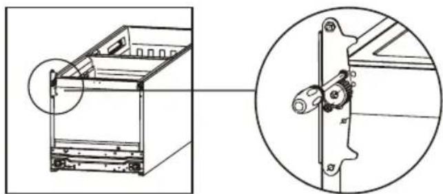 Technical line drawing of a mechanical assembly with an inset close-up showing a component detail (no text or symbols)