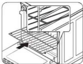 Technical line drawing of a staircase with grating and ladder (no text or symbols)