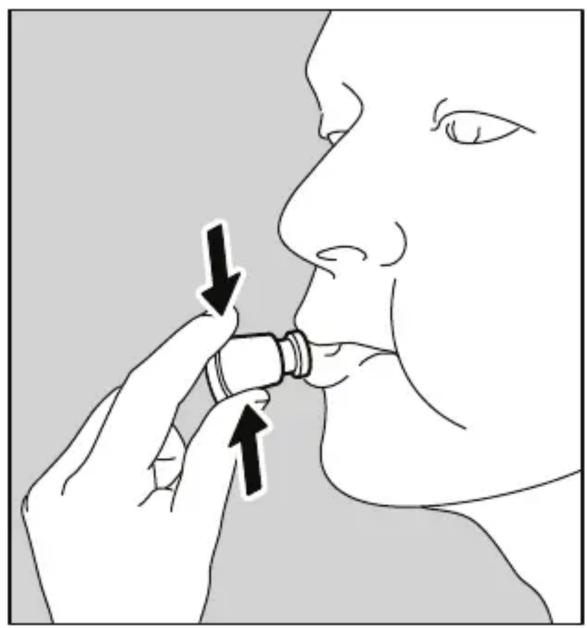 Illustration d'une personne appliquant une pression nasale sur sa bouche, montrant un flacon inséré (sans texte ni symboles).