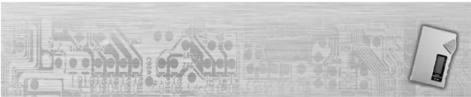 Gros plan sur une carte de circuit imprimé avec des circuits intégrés et un disque dur (aucun texte ou symbole lisible)