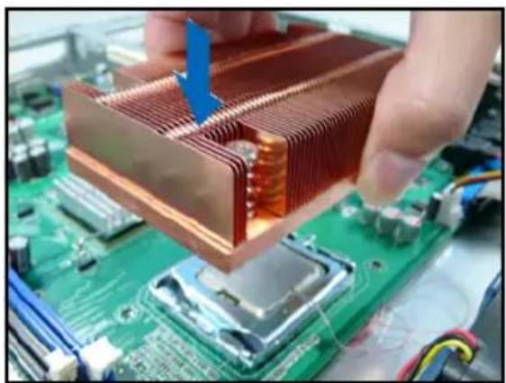 ASUS RS120-E5/PA2 - 安装 CPU 散热片 - 2