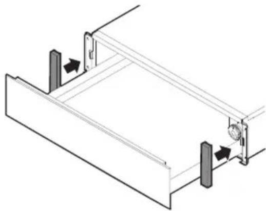 Technical line drawing of a mechanical assembly with mounting brackets and a central pressure gauge (no text or symbols)