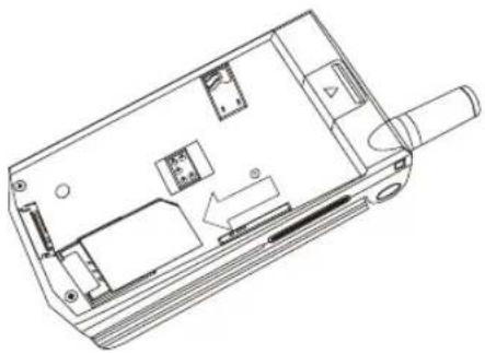 Disegno tecnico in linee di un involucro di dispositivo con scomparti interni e una maniglia (nessun testo o simboli)