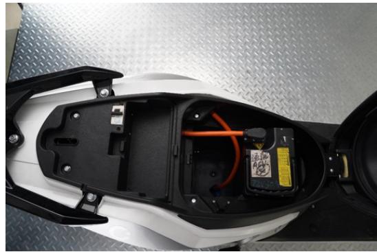 CECOTEC Cecotec Shark Rs Plataazul - Battery removal - 1