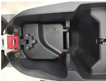CECOTEC Cecotec Skull Blancorojo - Battery removal - 2