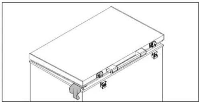 Isometric line drawing of a rectangular frame with attached clamps and a handle, no text or symbols present