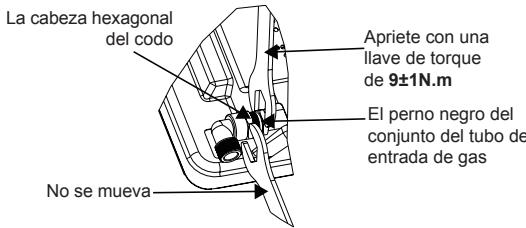 La cabeza hexagonal del codo No se mueva Apriete con una llave de torque de 9±1N.m El perno negro del conjunto del tubo de entrada de gas