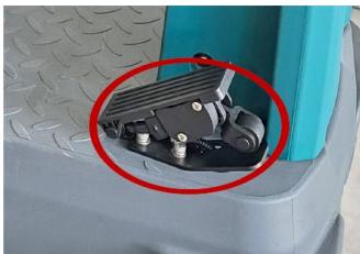 Close-up of a mechanical component with a red circle highlighting a detail (no visible text or symbols)