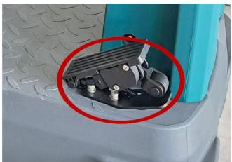 Close-up of a mechanical component with a red circle highlighting a detail (no visible text or symbols)