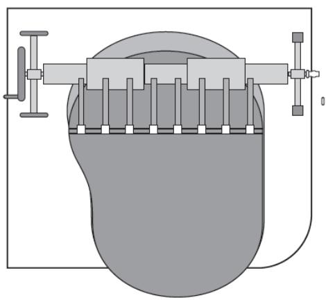 Pure mechanical diagram of a cylindrical device with attached clamps and a central housing (no text or symbols)